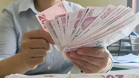 Bankalar faiz yarışında: İşte 1 milyon liraya bankaların verdiği aylık faiz oranları ve kazançları 13